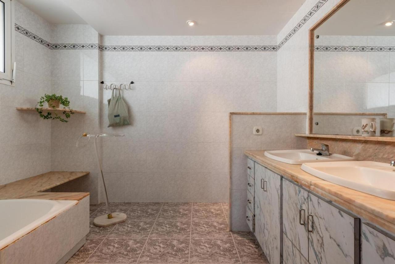 Bressol Deluxe Apartments 포엔샤 항구 외부 사진